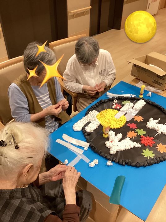 手芸を楽しむ様子