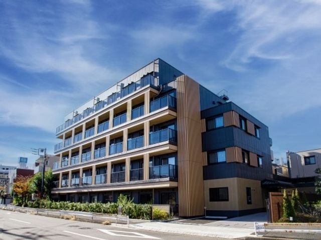 モダンな建築の外観 外観 モダンで洗練された設計の建物です。職場としても、見た目の良さを重視される方に適しています。