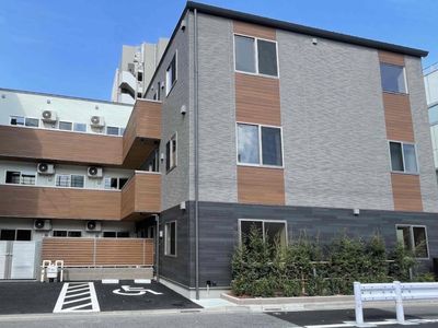 新築そうな建物の外観