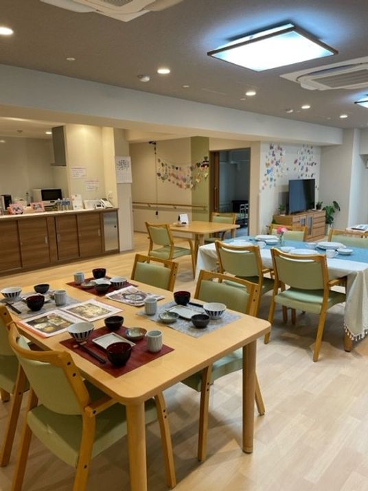 明るい食堂の様子