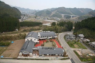 自然に囲まれた施設