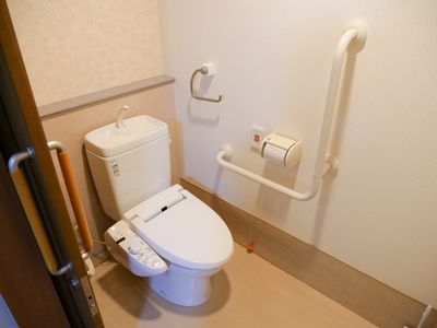 バリアフリー設計のトイレ