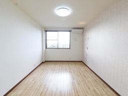 広々とした明るい居室