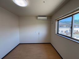自然光が差し込む居室