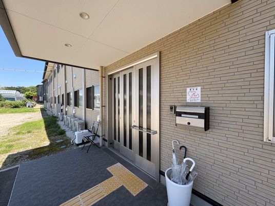 入口のエントランス