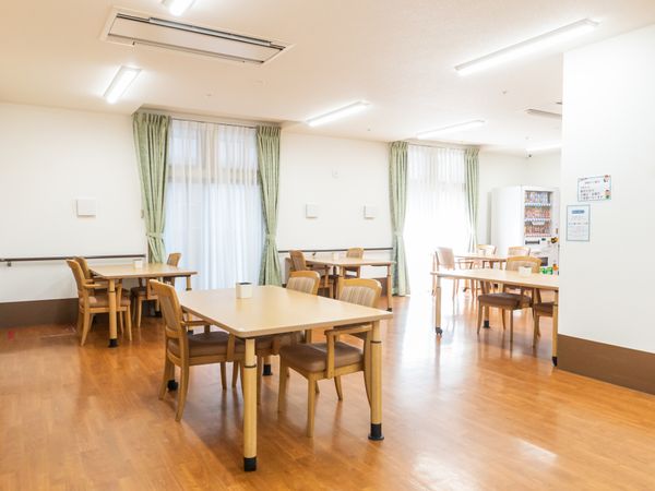 自然光が入るダイニングルーム