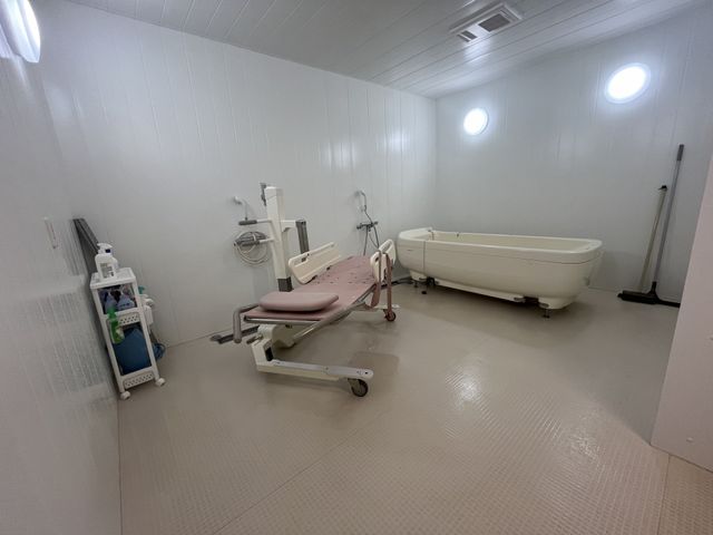 整備された介護用浴室 浴室 整えられたこの浴室で、利用者様の日々のケアを支えるやりがいのあるお仕事が待っています。