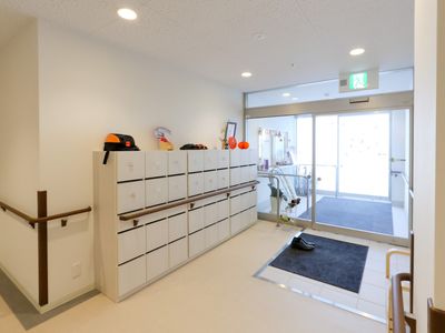エントランスと受付周辺