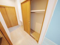 広々とした明るい居室