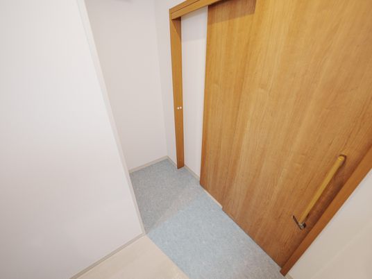 広々とした廊下の角