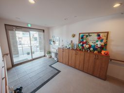 広々とした受付スペース