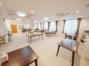広々とした居心地の良い食堂