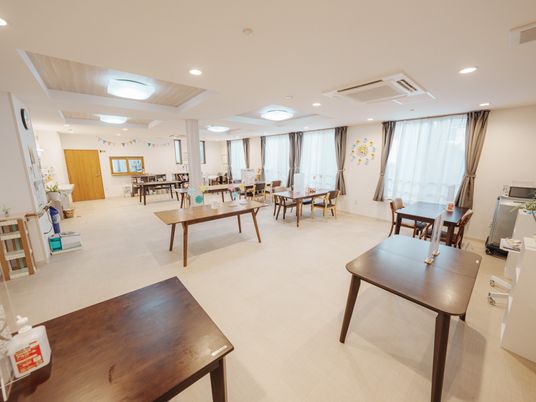 広々とした居心地の良い食堂