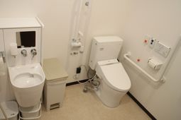バリアフリーなトイレ設備