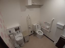 バリアフリー設計トイレ