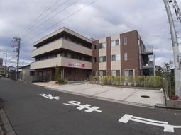 街角の落ち着いた建物