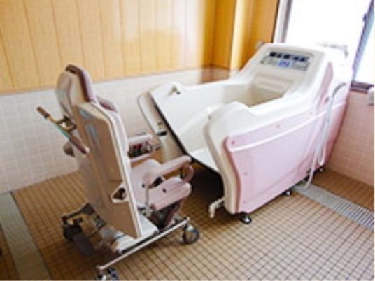 特殊浴槽とリフト器具