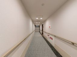 手すり付きの廊下