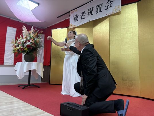 祝賀会でのパフォーマンス