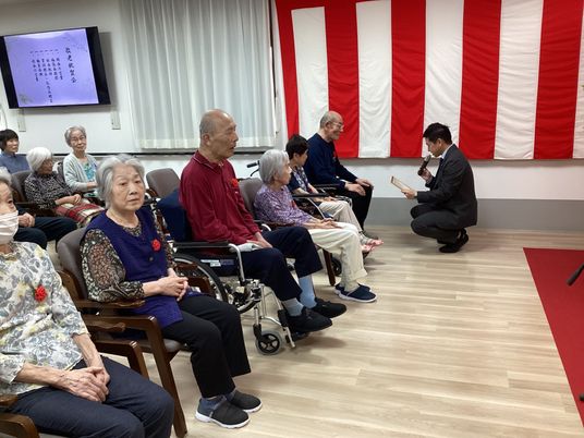 交流する参加者たち