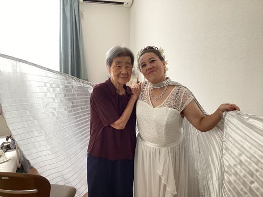 人物が立っている居室