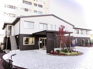 スタイリッシュな外観の施設