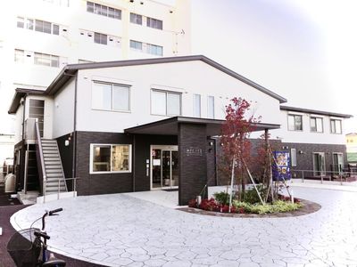 スタイリッシュな外観の施設