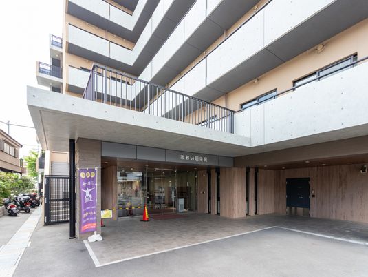 入り口のある建物