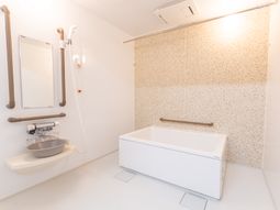 バリアフリーの浴室