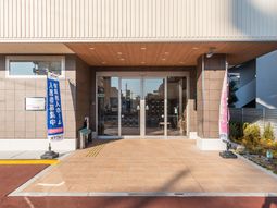 入口の明るいエントランス