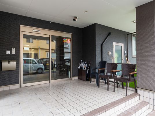 入口が見えるエントランス