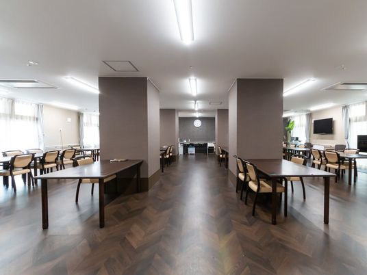 広々としたダイニングルーム