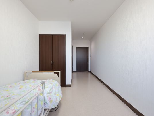 シンプルな居室の一角