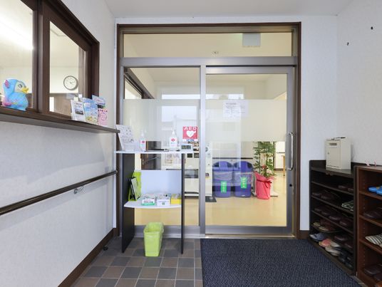 明るい入口エリア