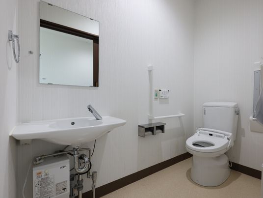 清潔な洗面所とトイレ