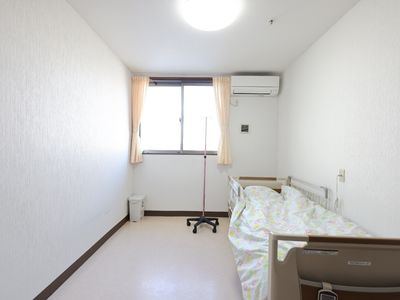 明るい個室の居室