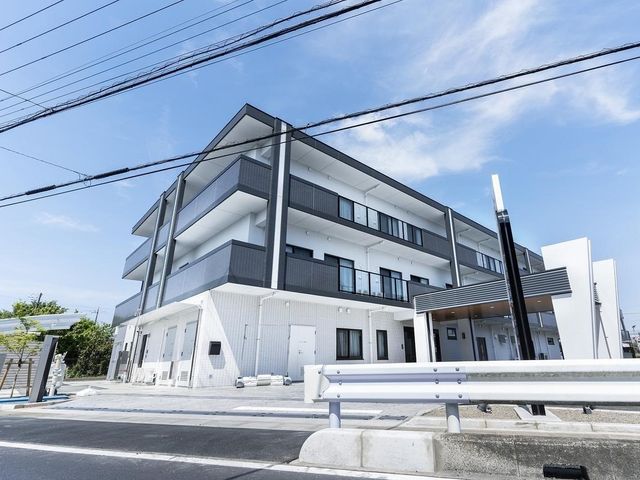 モダンな建物の外観 外観 洗練されたデザインの建物で、清潔感があり開放的な印象を与えます。通勤時も気持ちの良い環境でお迎えします。