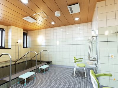 明るい安全な浴室