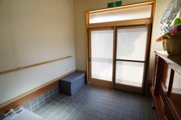 手すり付き廊下の角