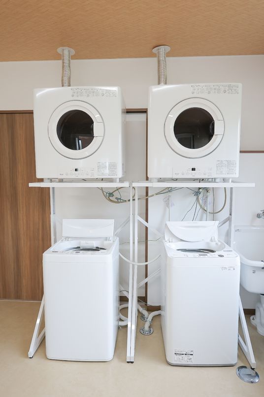 洗濯機と乾燥機の設備