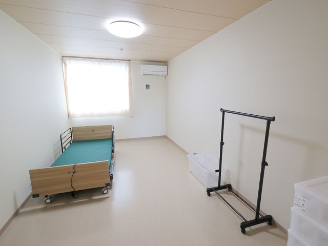 シンプルな居室 居室 広々とした清潔感あふれる居室です。自分の好みに合わせて家具を配置できるスペースがあります。