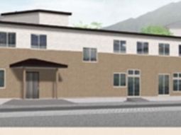 山に囲まれた建物の外観