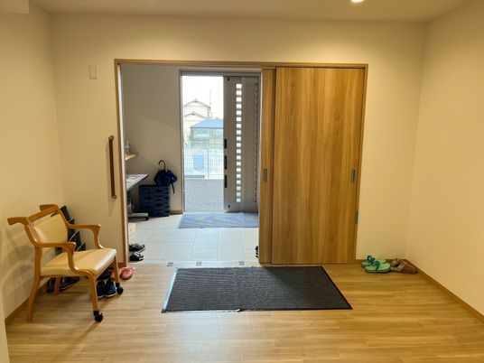 玄関付近の明るい空間