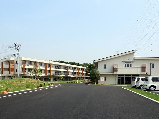 快適な施設と緑の景色 外観 緑豊かな自然に囲まれた施設でのお仕事です。快適な環境でご活躍いただける方をお待ちしております。