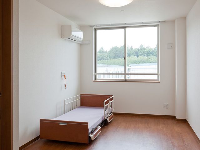 ゆとりのある居室 居室 広々とした居室が整っています。快適な環境で、入居者様に寄り添ったケアを提供できる職場です。