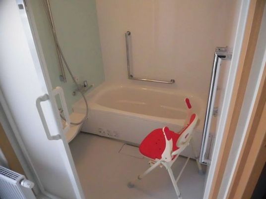浴室の介助椅子  