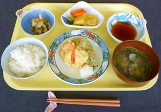 栄養満点の献立食堂