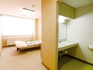 居室と洗面台  