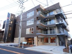 現代的な建物の外観