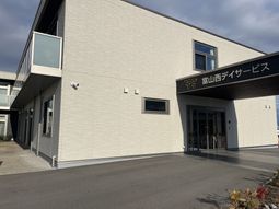 看板のある建物